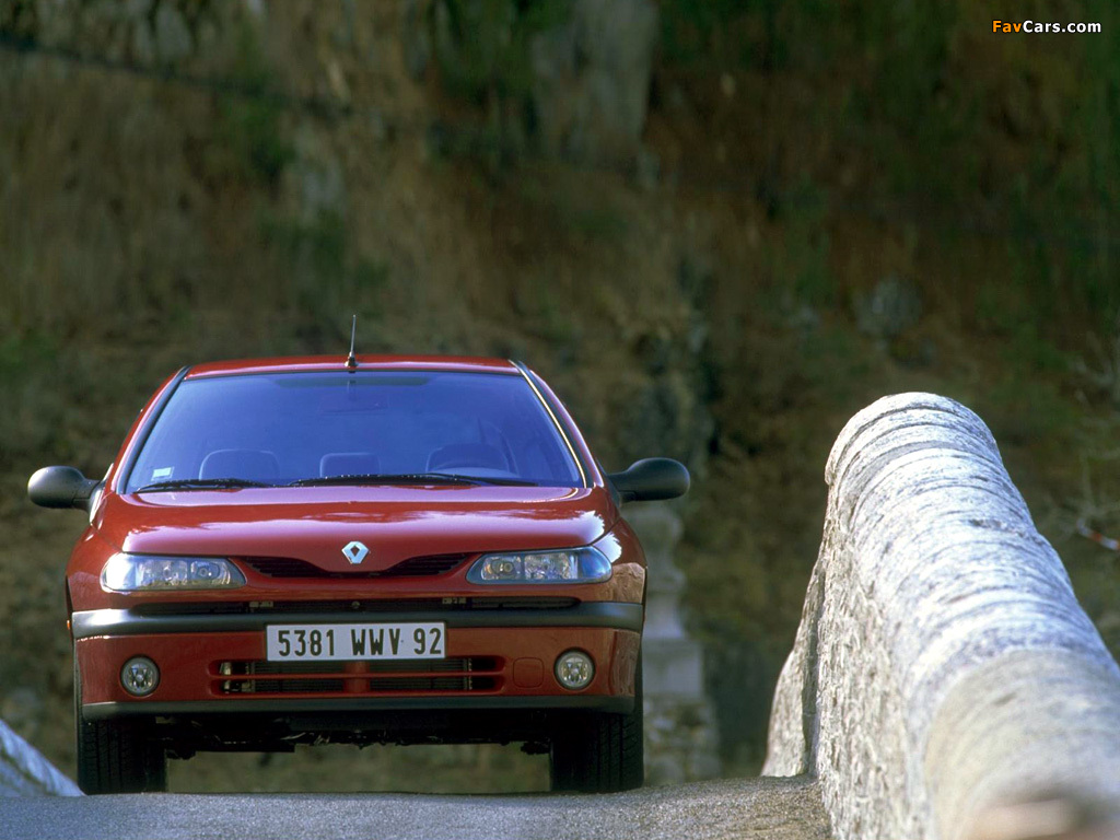 Renault Laguna Hatchback 1998–2000 wallpapers (1024 x 768)