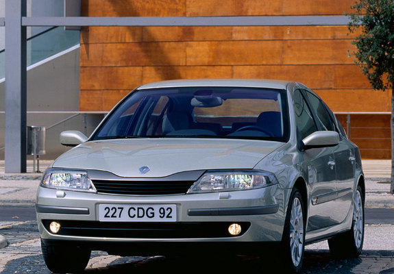Renault Laguna Hatchback 2000–05 images