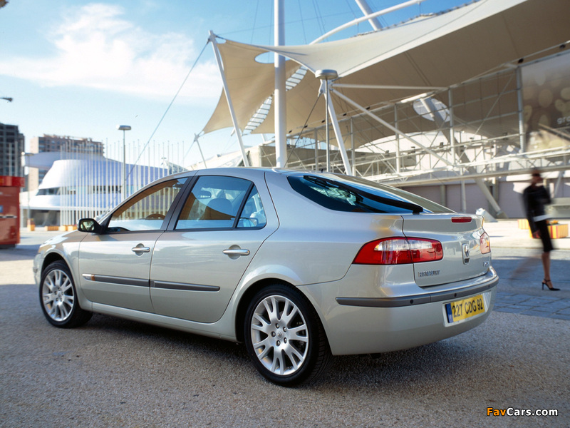 Renault Laguna Hatchback 2000–05 images (800 x 600)