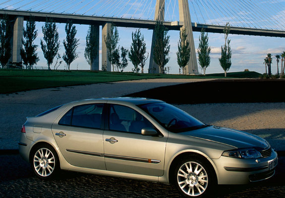 Renault Laguna Hatchback 2000–05 wallpapers