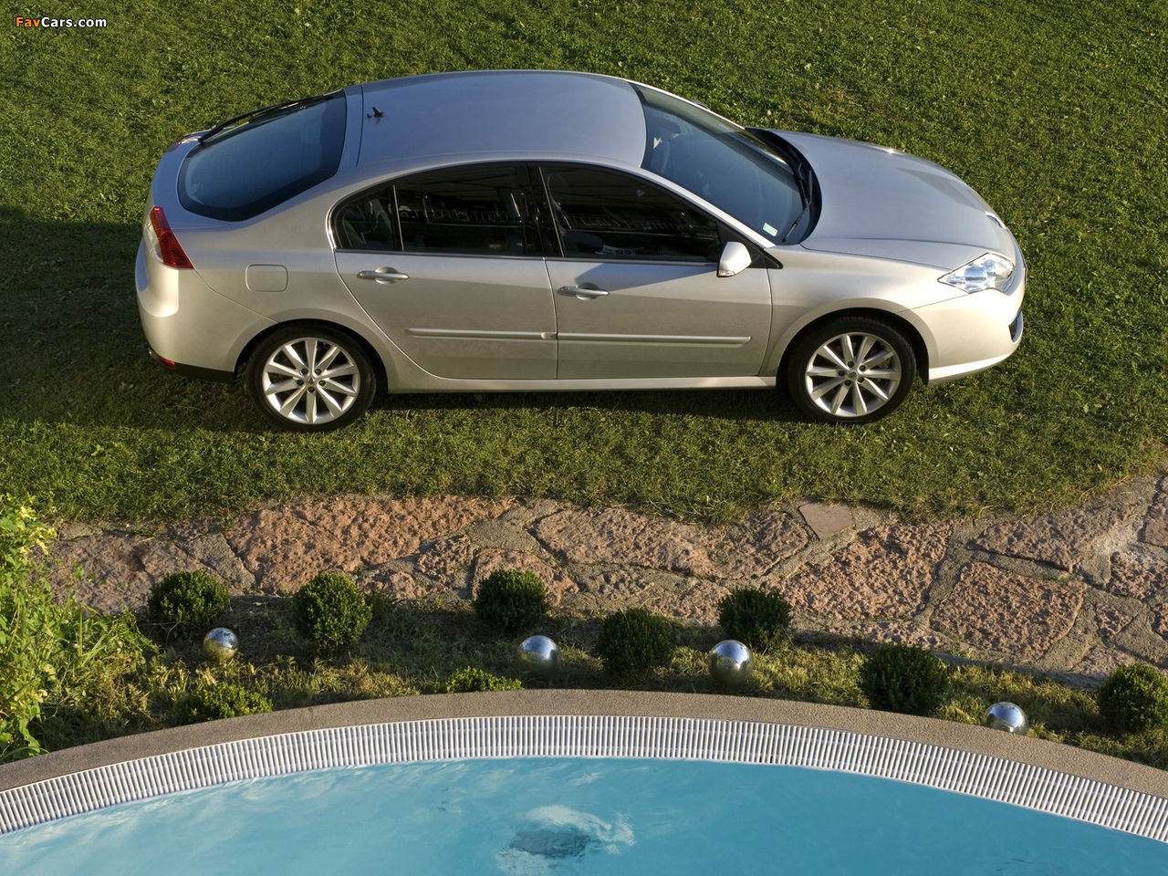 Renault Laguna Hatchback 2007–10 images (1280 x 960)