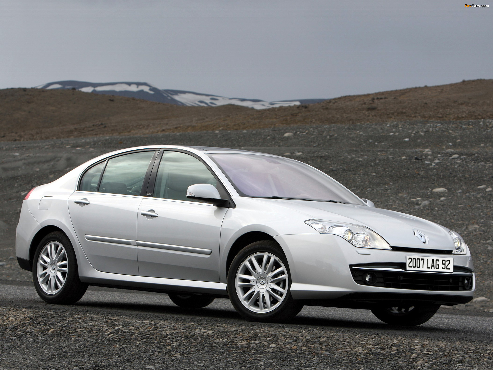 Renault Laguna Hatchback 2007–10 photos (2048 x 1536)