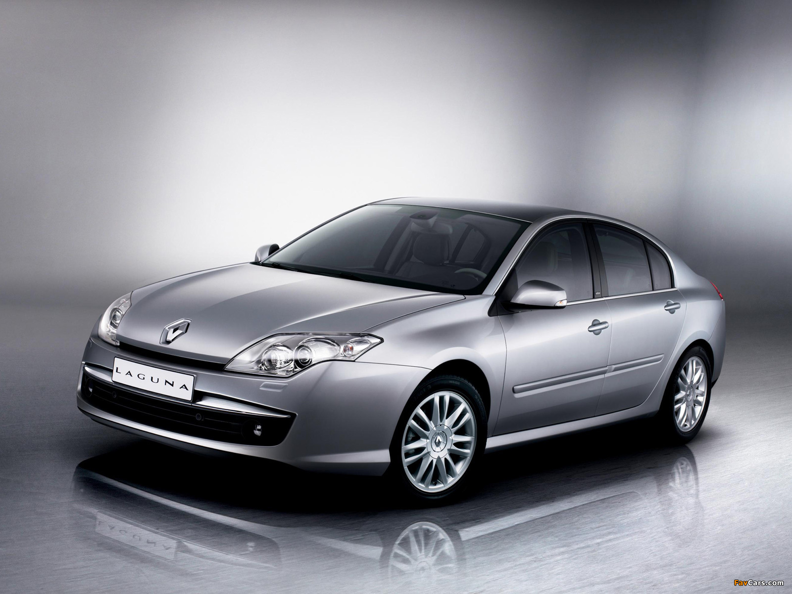 Renault Laguna Hatchback 2007–10 pictures (1600 x 1200)
