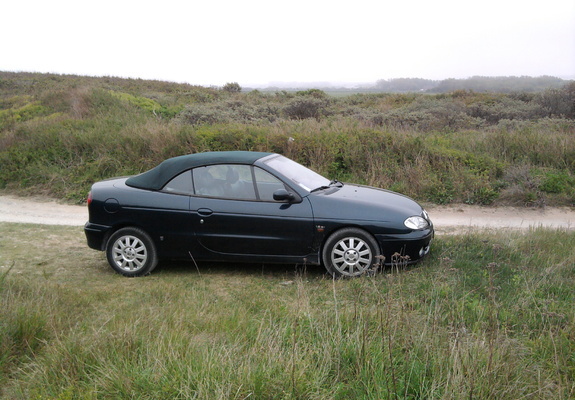 Images of Renault Megane Cabrio 1999–2003