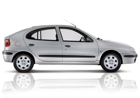 Images of Renault Megane Hatchback 1999–2003