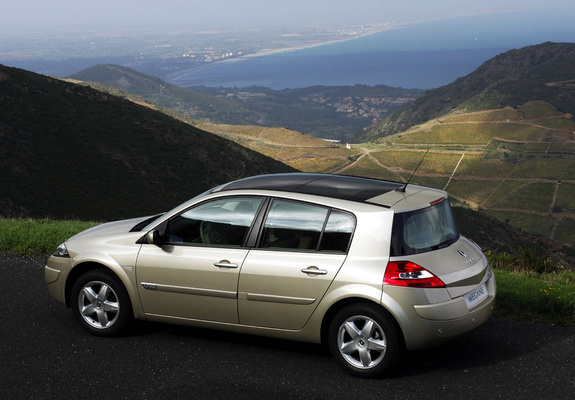 Pictures of Renault Megane 5-door 2006–08