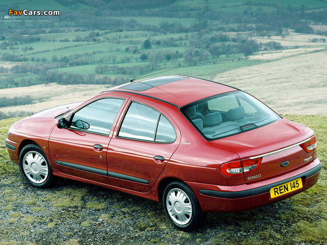 Renault Megane Classic UK-spec 1999–2003 pictures (640 x 480)