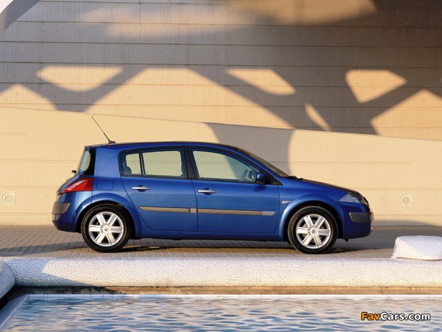 Renault Megane 5-door 2003–06 wallpapers (640 x 480)