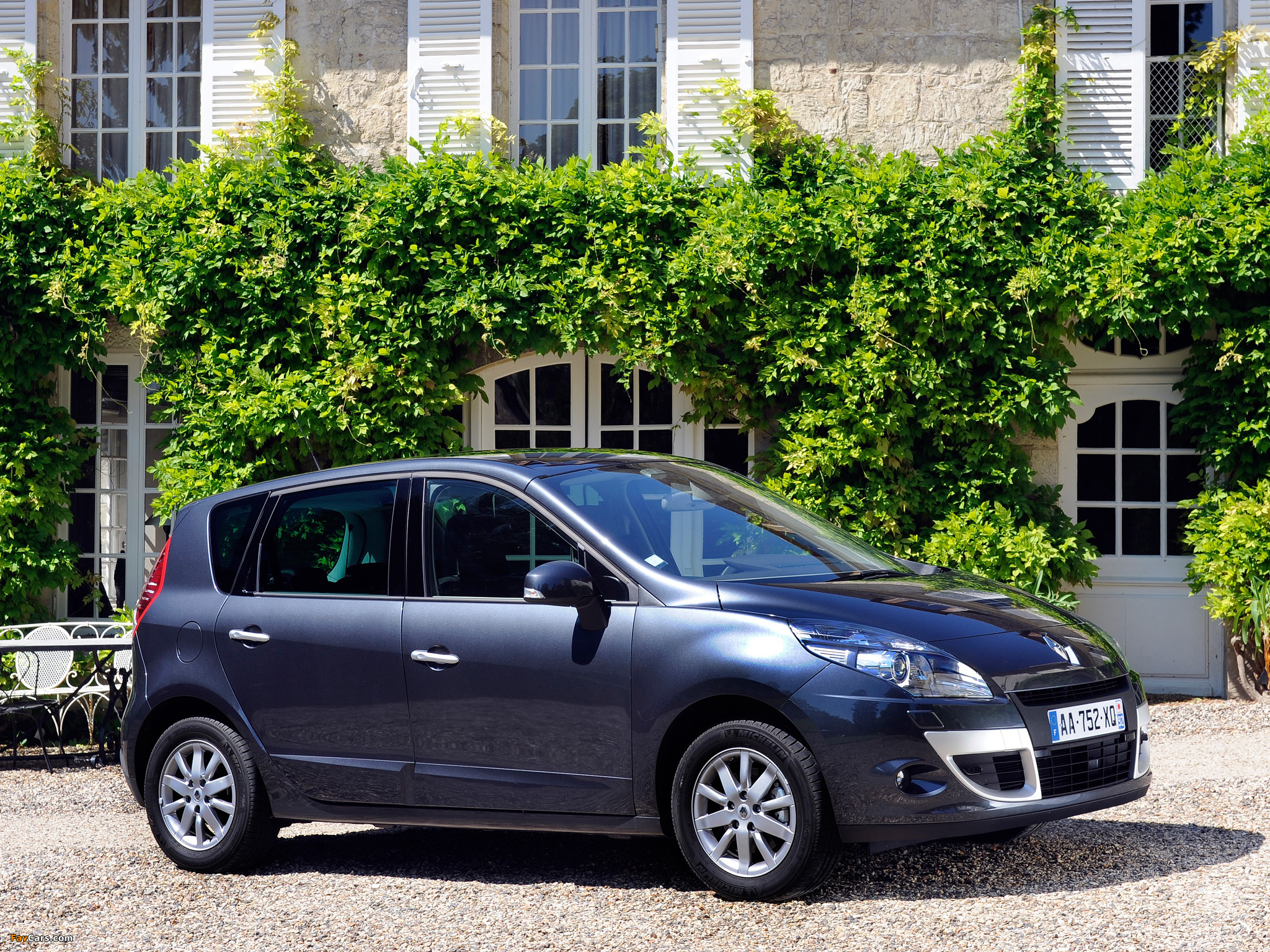 Pictures of Renault Scenic 2009–12 (2048 x 1536)