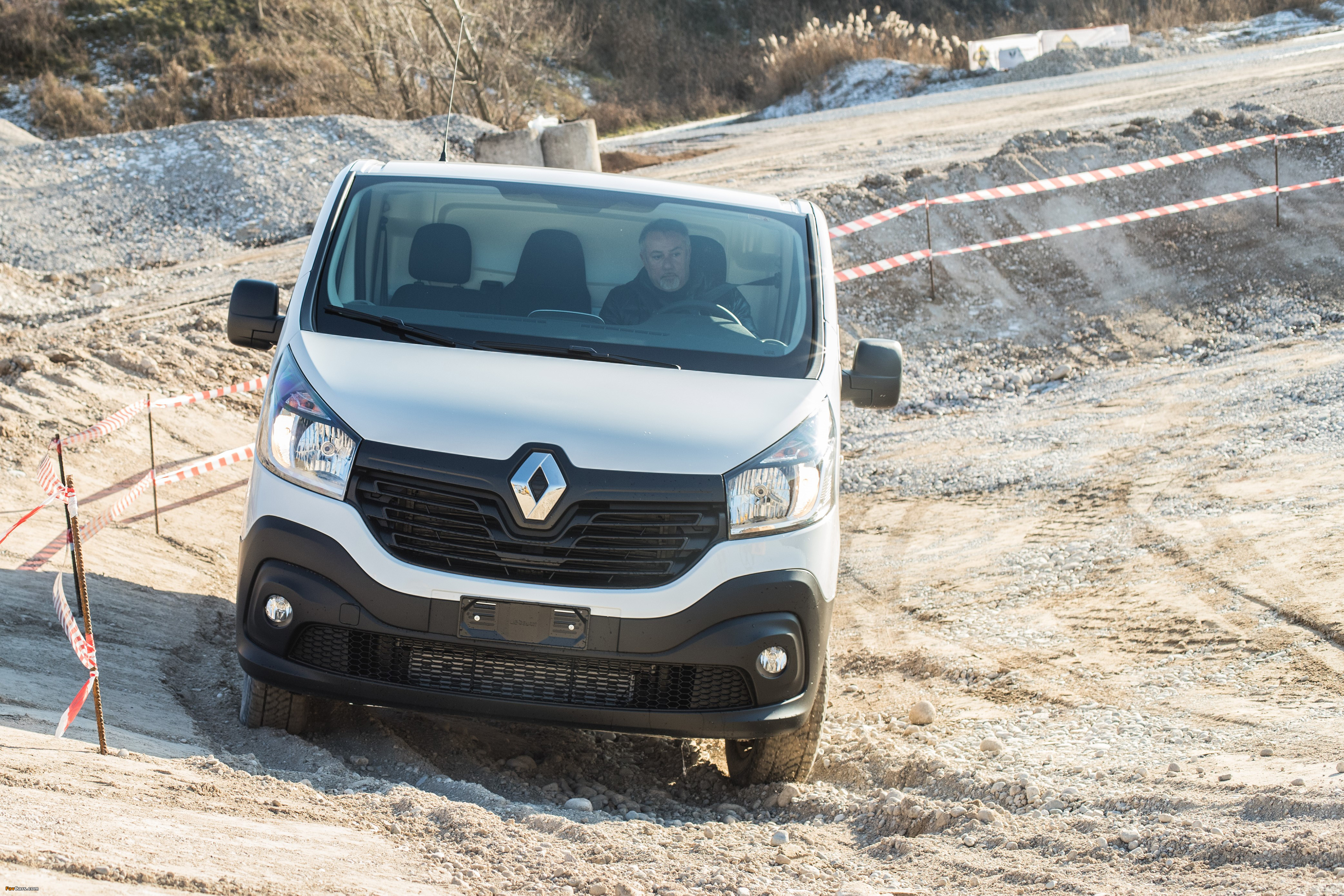 Renault Trafic Van X-Track 2016 images (4096 x 2731)