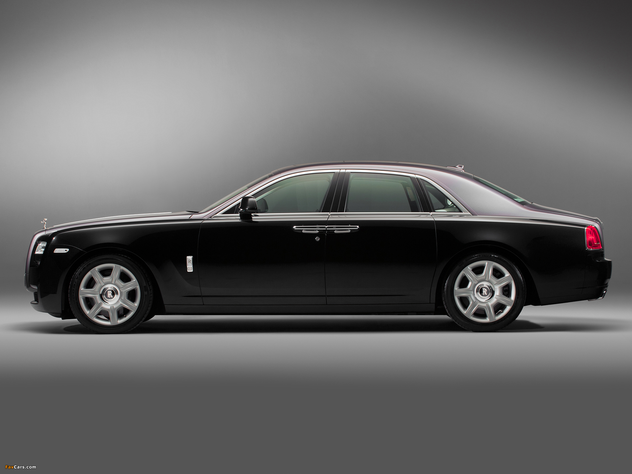 Photos of Rolls-Royce Ghost Two-tone 2012 (2048 x 1536)