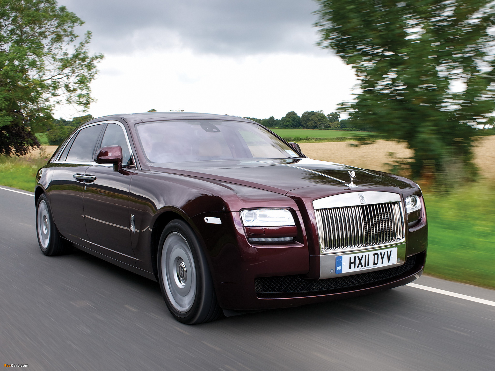 Роллс отзывы. Rolls Royce Ghost. Машина Rolls Royce Ghost. Rolls-Royce Ghost Extended Wheelbase. Rolls Royce Ghost 2021.