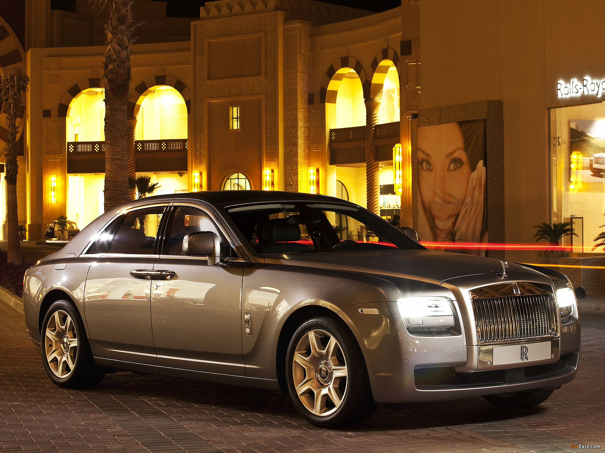 Rolls com. Машина Rolls Royce Ghost. Rolls Royce Ghost 2009. Rolls Royce Ghost 2010. Rolls Royce Ghost 22.