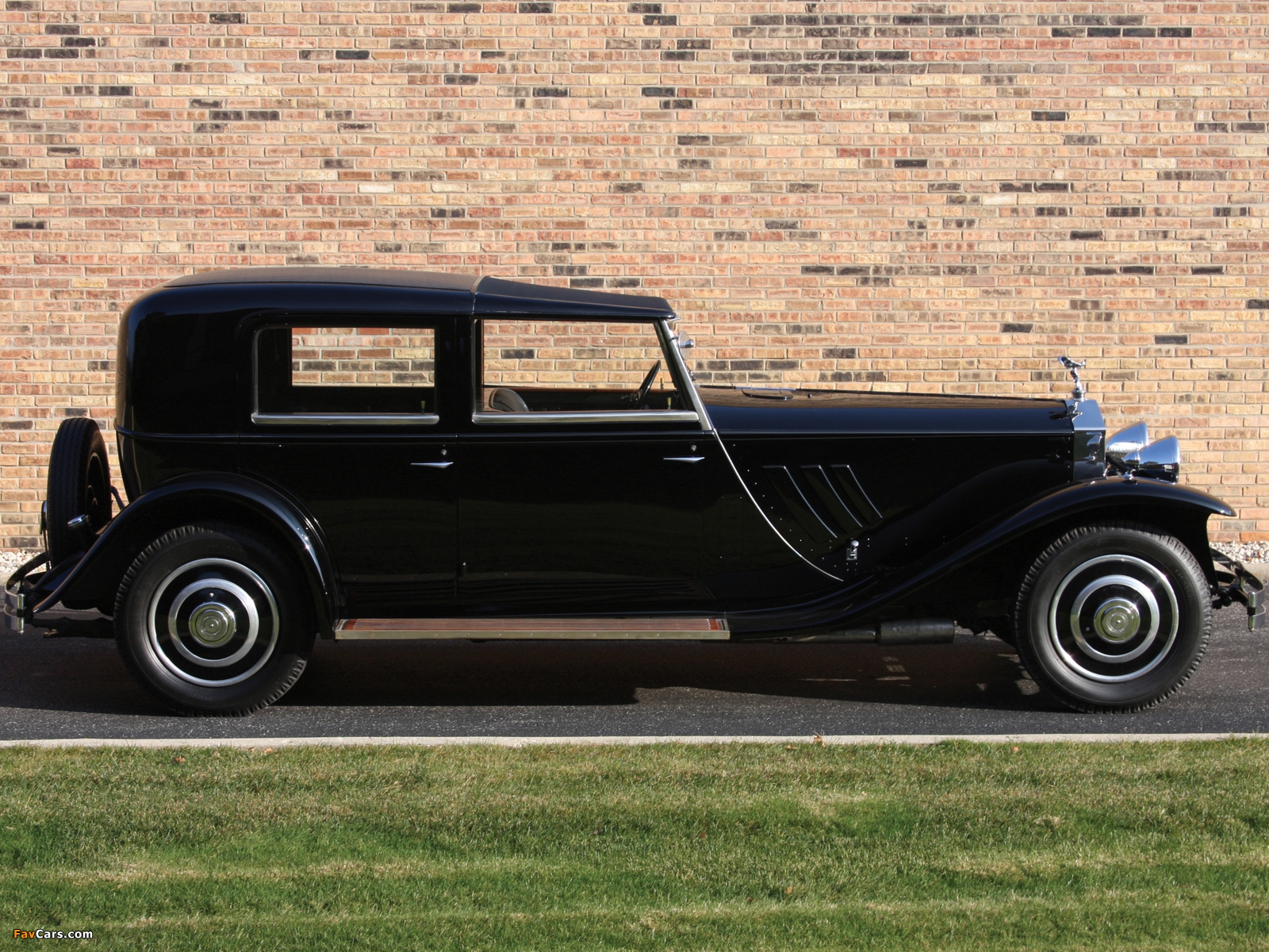 Rolls-Royce Phantom II Newport Town Car 1933 wallpapers (1600 x 1200)