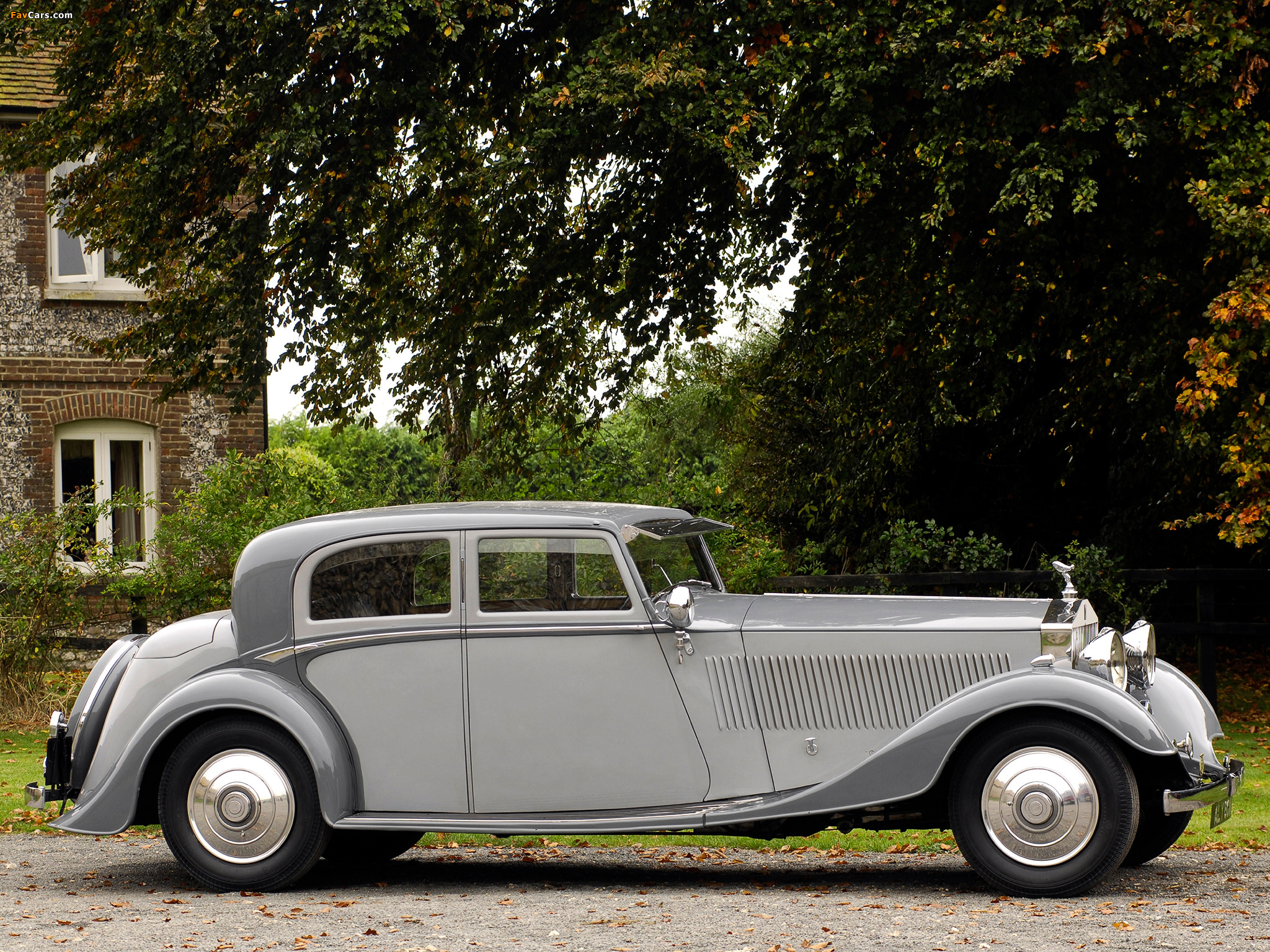 Старые роллс. Rolls Royce Continental 1932. Rolls-Royce Phantom II. Rolls-Royce Phantom II Continental. Роллс Ройс 1930.