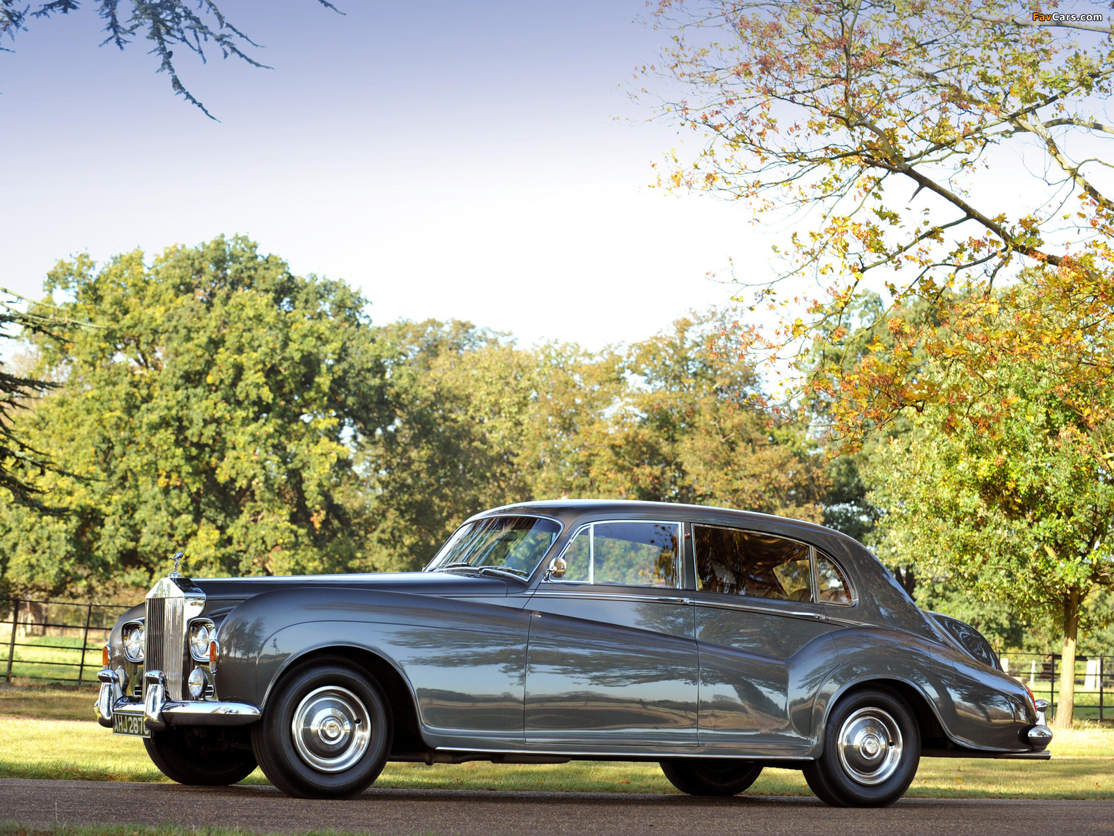 Pictures of Rolls-Royce Silver Cloud LWB Saloon by James Young (III) 1962–65 (1600 x 1200)