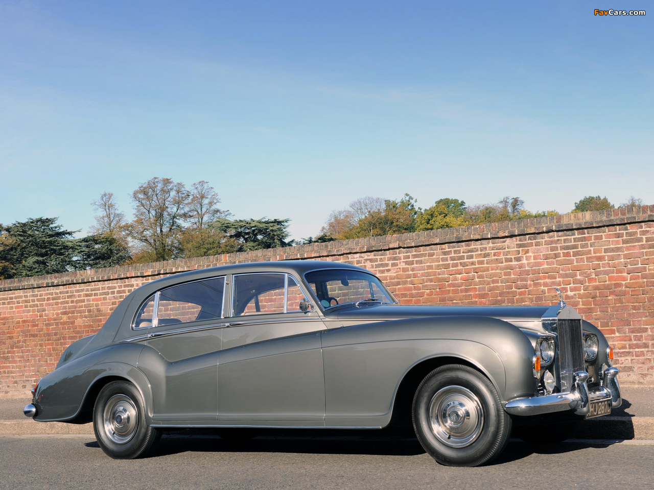 Rolls-Royce Silver Cloud LWB Saloon by James Young (III) 1962–65 wallpapers (1280 x 960)