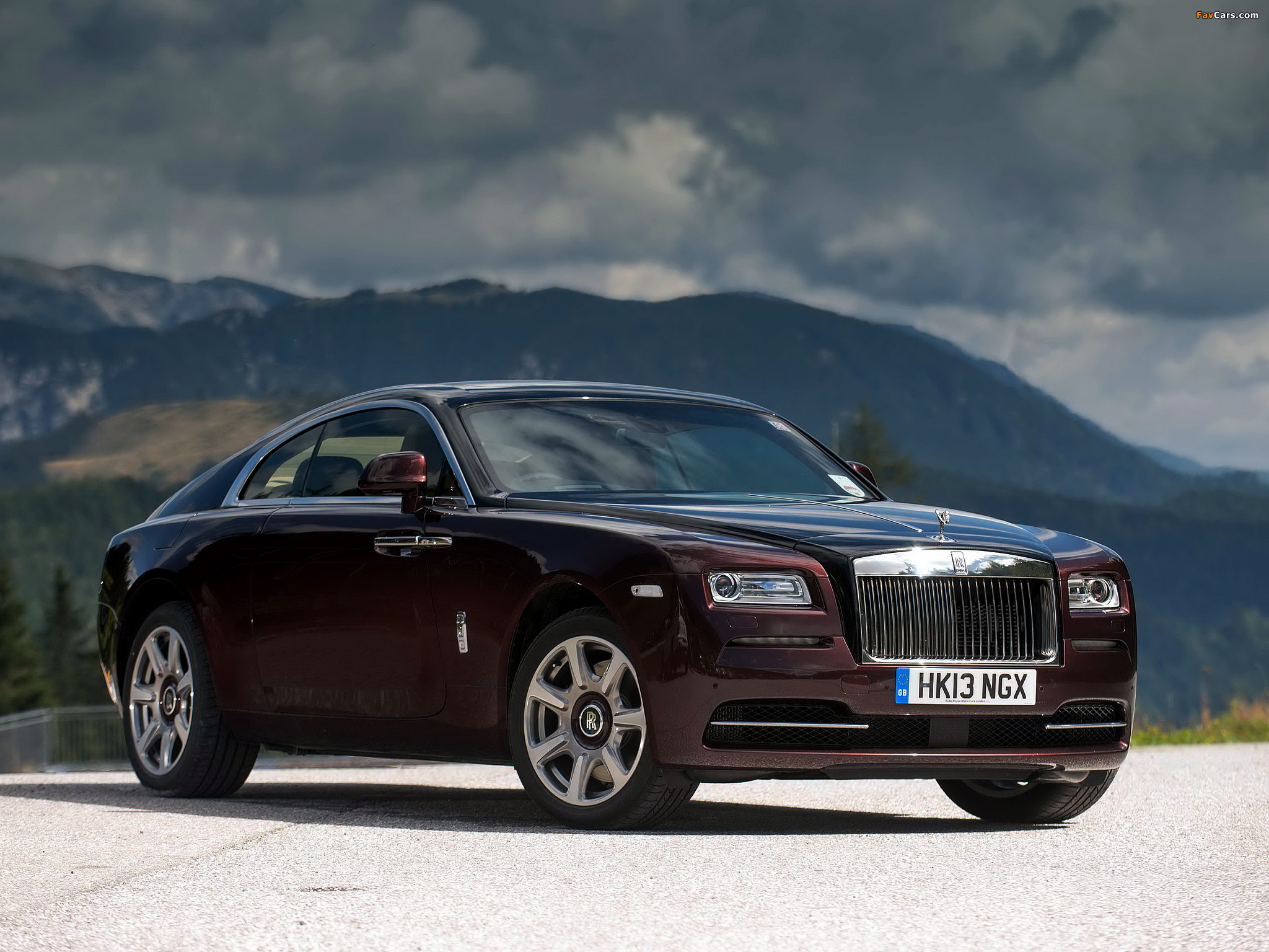 Роллс врайт. Rolls Royce 2013. Rolls-Royce Wraith 2013 года. Машина Rolls Royce Wraith. Rolls Royce Wraith Wraith 2013.