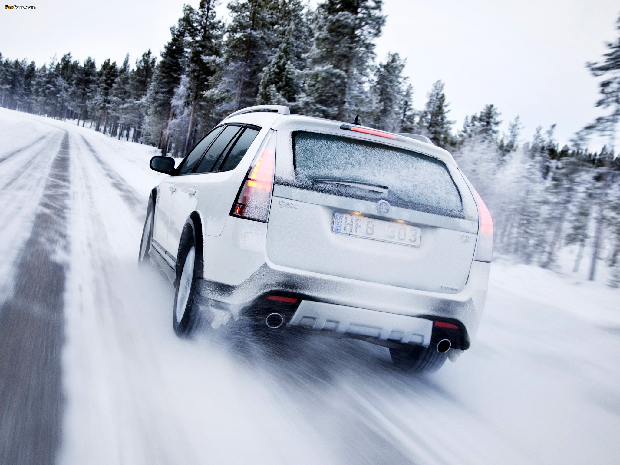 Тест драйв снег. Машина зима. Машина зимой. Машина на зимней дороге. Машина в снегу.