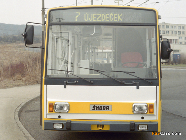 Images of Škoda 14Tr 1982–97 (640 x 480)