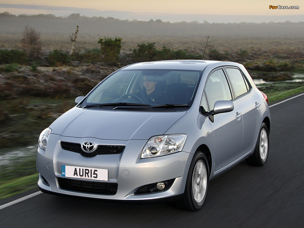 Images of Toyota Auris 5-door UK-spec 2007–10 (1024 x 768)