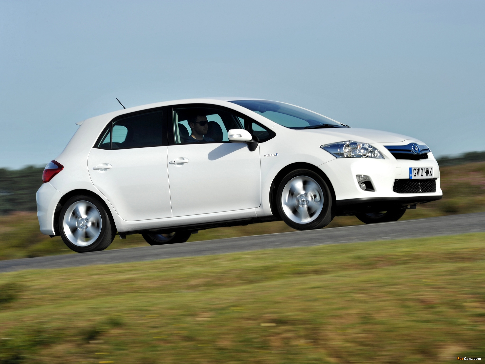 Images of Toyota Auris HSD UK-spec 2010–12 (2048 x 1536)