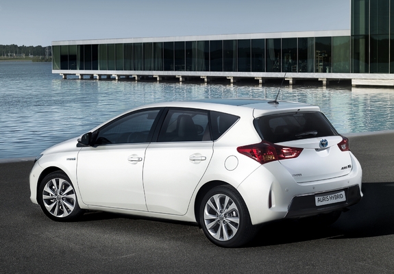 Images of Toyota Auris Hybrid 2012