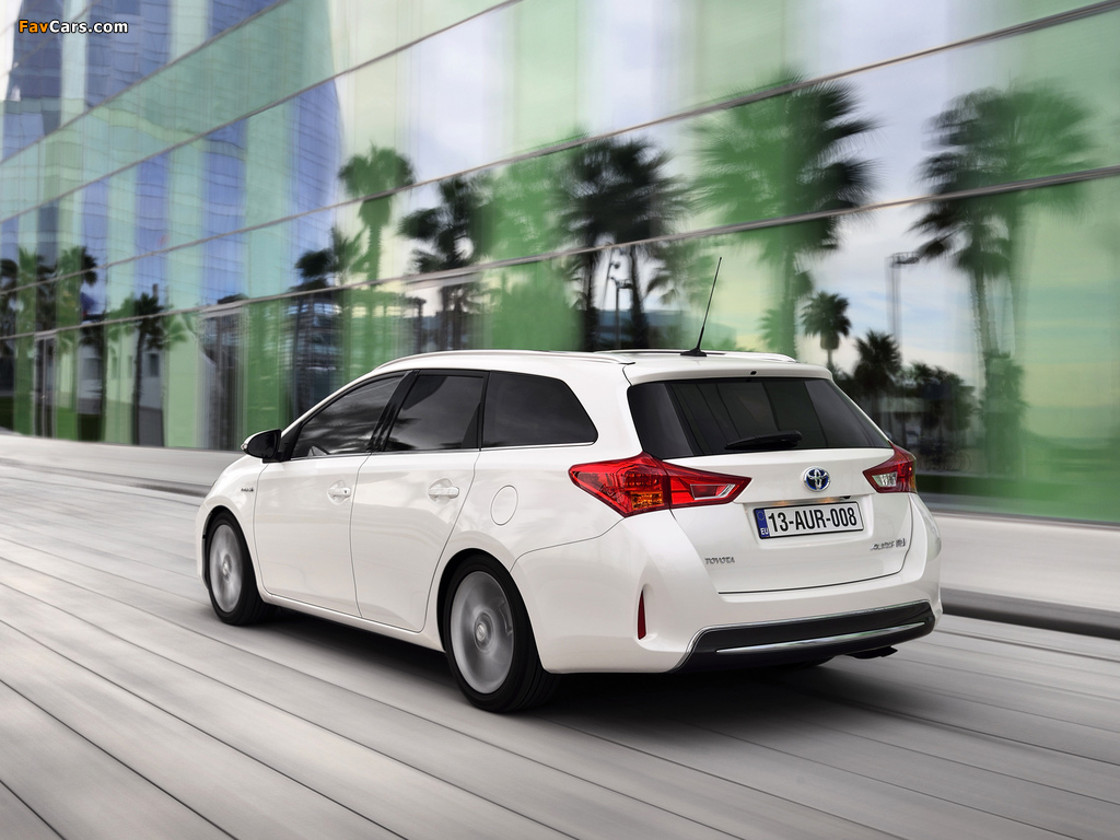 Images of Toyota Auris Touring Sports Hybrid 2012 (1024 x 768)