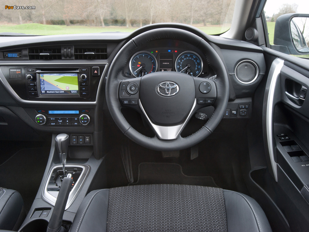 Pictures of Toyota Auris UK-spec 2012 (1024 x 768)