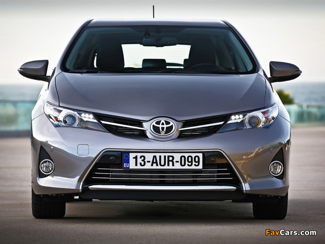 Pictures of Toyota Auris 2012 (640 x 480)