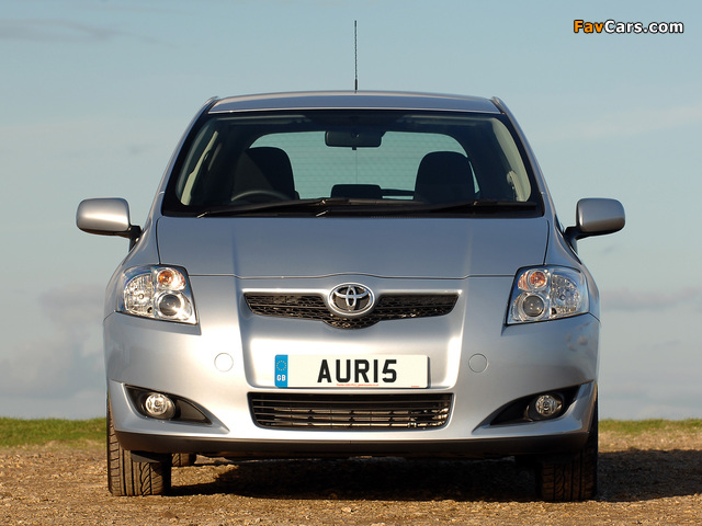 Toyota Auris 5-door UK-spec 2007–10 pictures (640 x 480)