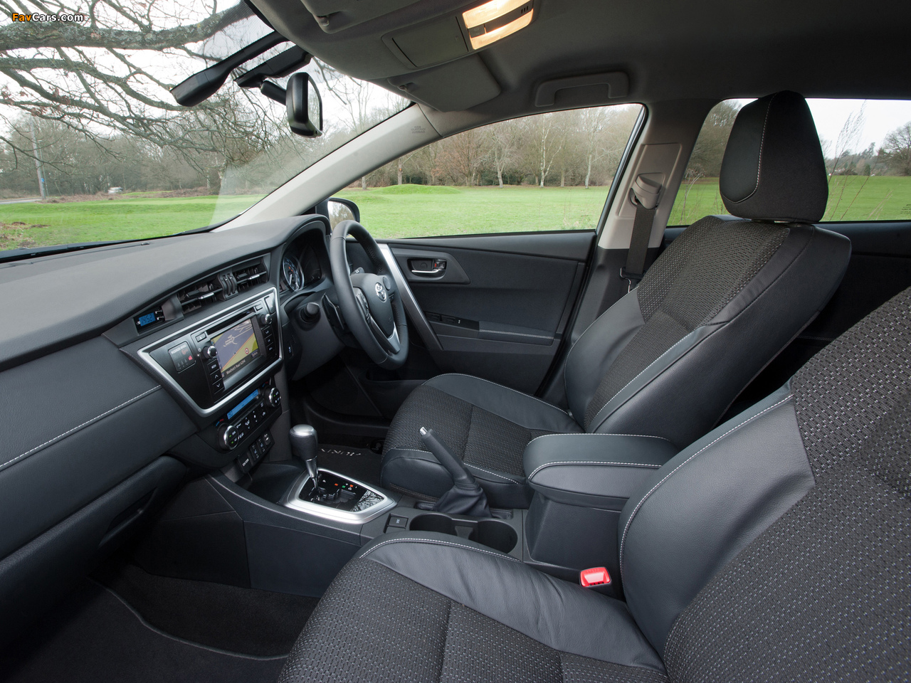 Toyota Auris UK-spec 2012 images (1280 x 960)