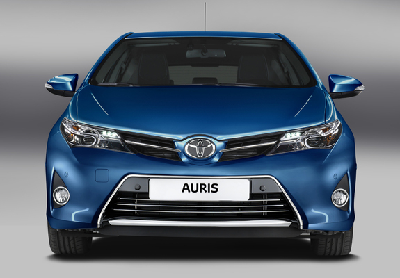 Toyota Auris 2012 images