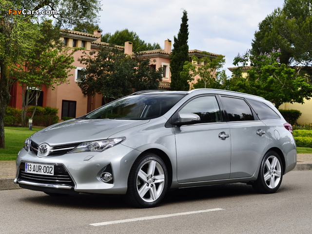 Toyota Auris Touring Sports 2013 pictures (640 x 480)
