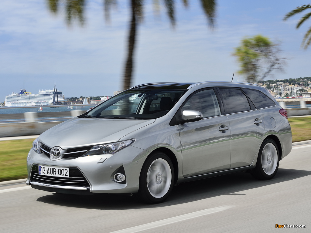 Toyota Auris Touring Sports 2013 wallpapers (1024 x 768)