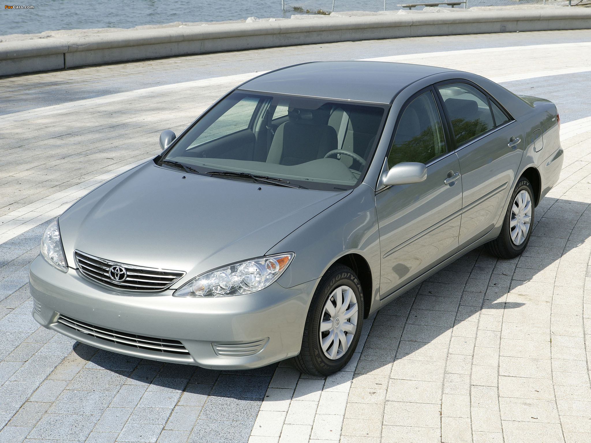 Images of Toyota Camry LE US-spec (ACV30) 2004-06 (2048x1536)