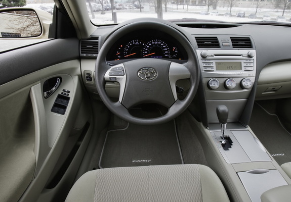 Images of Toyota Camry LE 2009–11