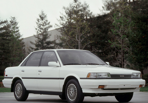 Photos of Toyota Camry Sedan LE US-spec (V20) 1990–91