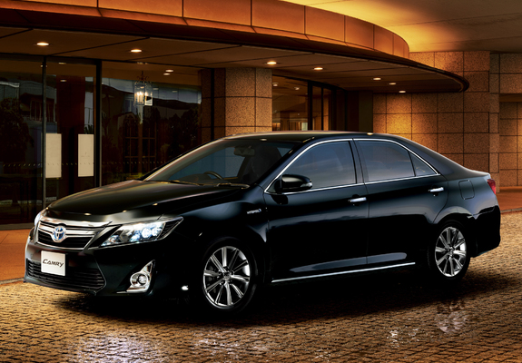 Pictures of Toyota Camry G Package Premium Black 2013