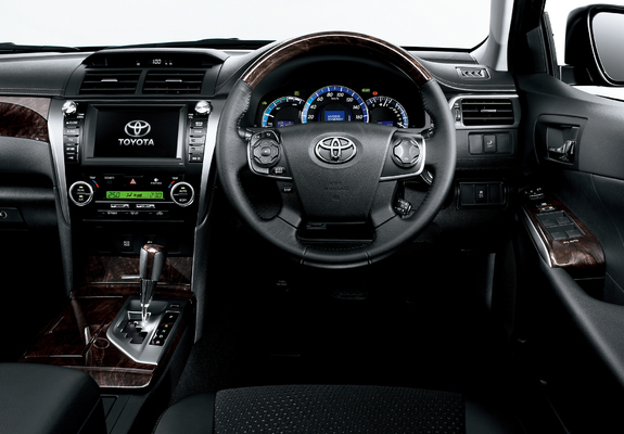 Toyota Camry G Package Premium Black 2013 images