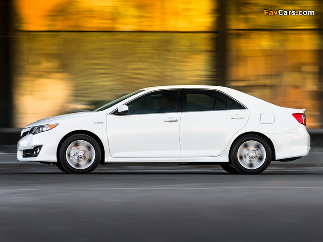 Toyota Camry Hybrid SE 2014 wallpapers (640 x 480)