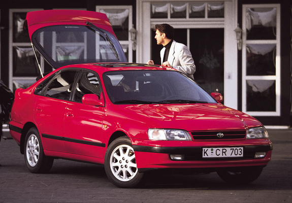 Images of Toyota Carina E Liftback (ST190) 1992–95