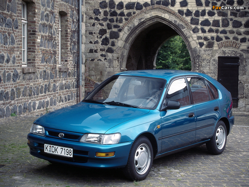 Toyota Corolla Compact 5-door (E100) 1991–98 images (800 x 600)