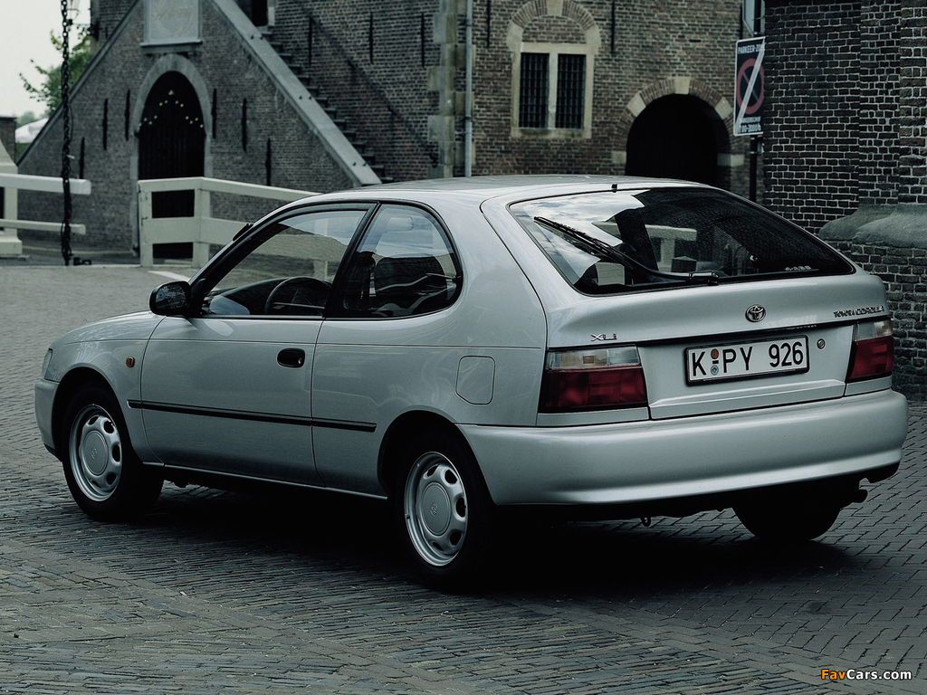 Toyota Corolla Compact 3-door (E100) 1991–98 photos (1024 x 768)
