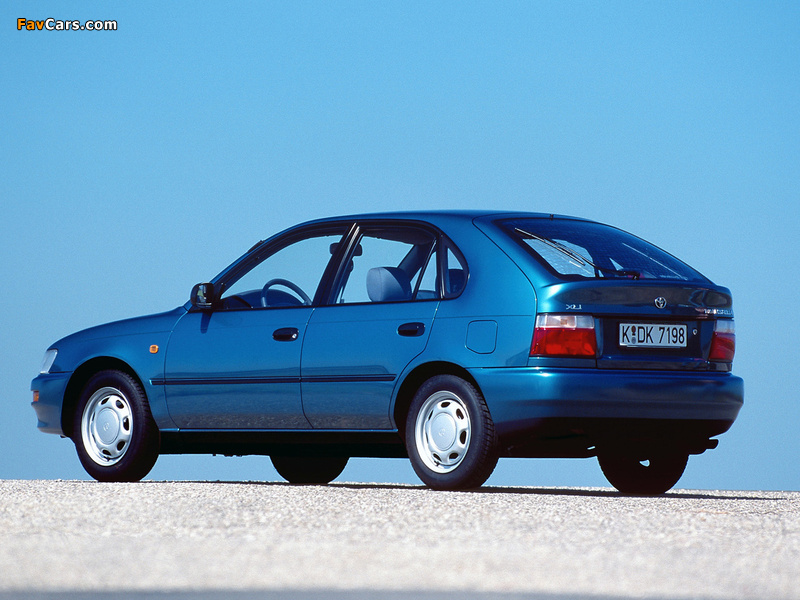 Toyota Corolla Compact 5-door (E100) 1991–98 wallpapers (800 x 600)