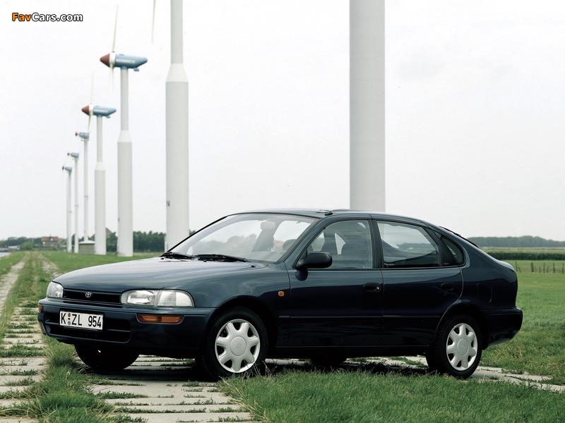Toyota Corolla Liftback 1992–97 images (800 x 600)