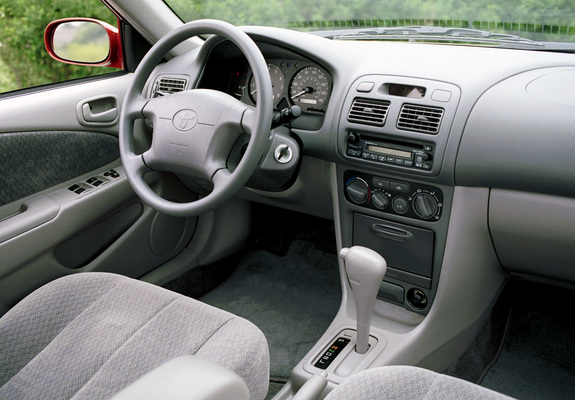 Toyota Corolla Sedan US-spec 2001–02 images