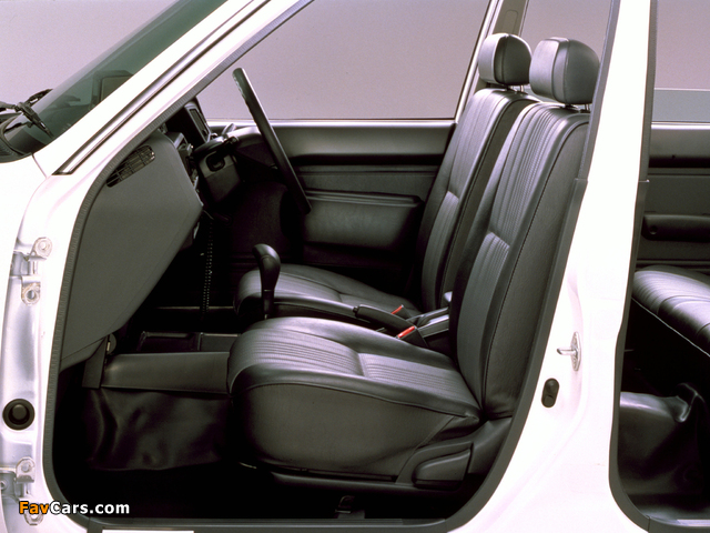 Images of Toyota Comfort Taxi (S10) 1995 (640 x 480)