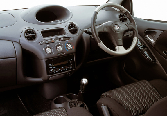 Toyota Echo Sportivo 5-door 2001–03 photos