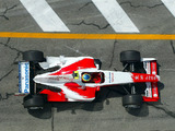 Toyota TF104 2004 pictures